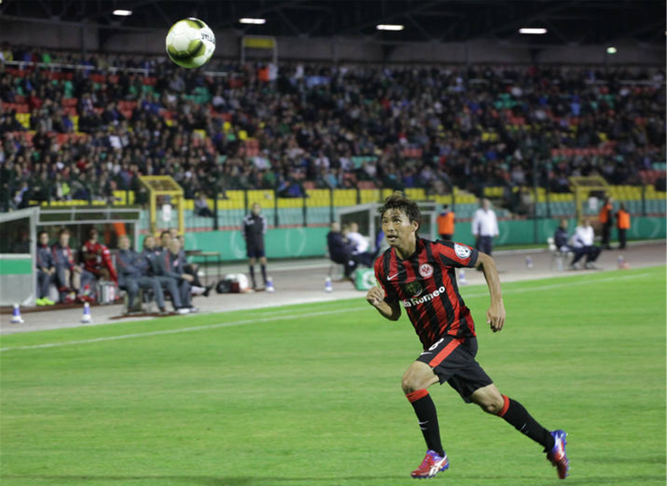 关于法兰克福赛后防线松动，志在欧联名次提升，更衣室稳定，医务组通报恢复的信息aiyouxi