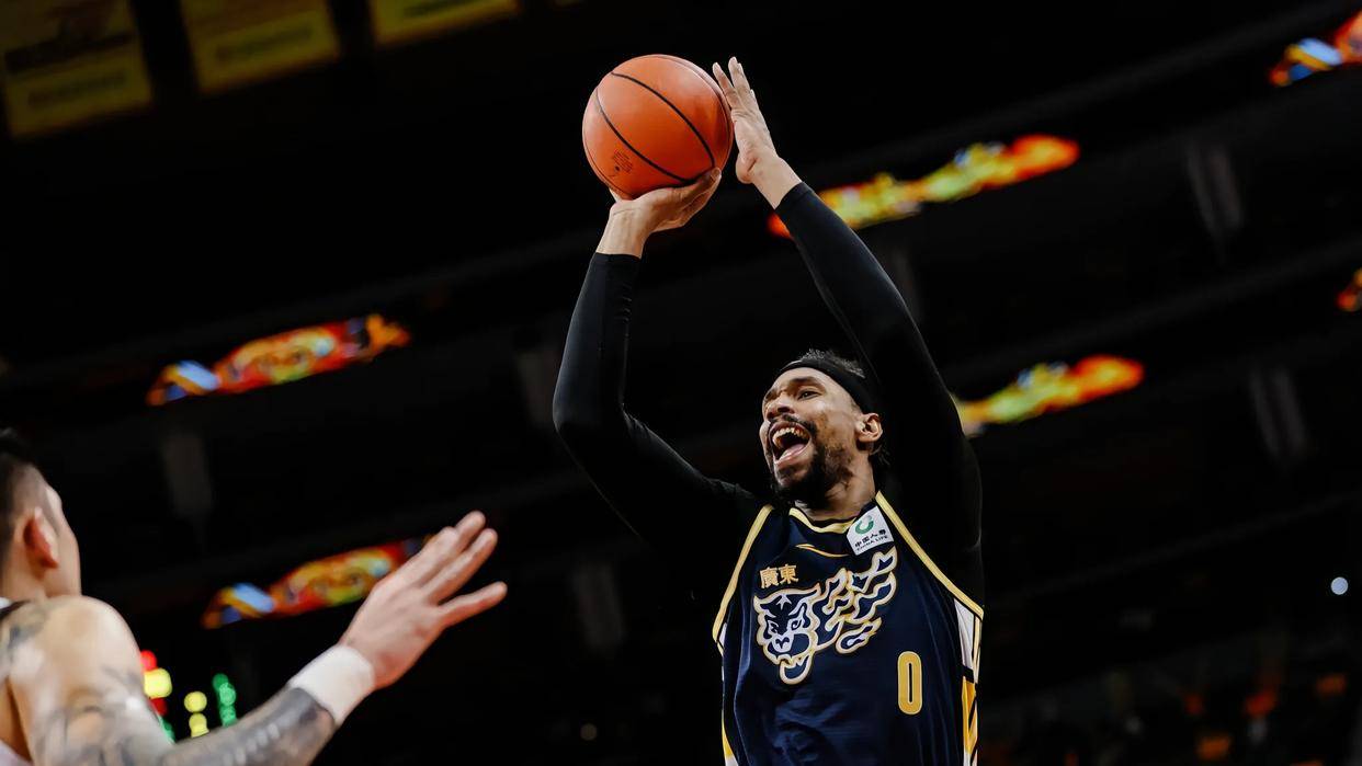 赛前夏洛特黄蜂调整名单以备社区盾风云突变深圳男篮窗口期遗憾出局，连对手都承认：达拉斯独行侠回应争议备战欧篮联的简单介绍